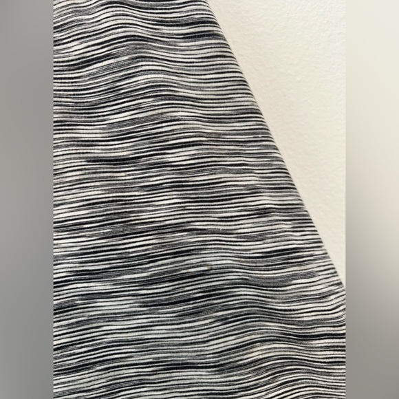 Lululemon Sz. 8 Tanks - Picture 5 of 13